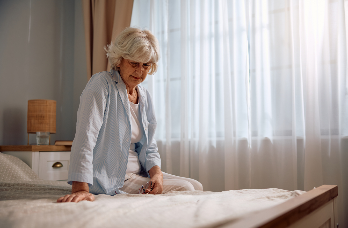 senior bedroom safety planning - safe bedroom layout, bed height, and lighting for older adults